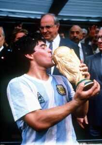 1986 World Cup Final. Azteca Stadium, Mexico. 29th June, 1986. Argentina 3 v West Germany 2.  Argentina's Diego Maradona kisses the trophy after his team's win