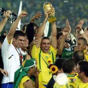 BRAZIL'S RONALDO AND TEAM MATES CELEBRATE VICTORY OVER GERMANY AT THE WORLD CUP FINAL IN YOKOHAMA