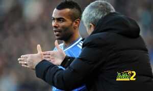 Ashley Cole, left, has been given limited opportunities by José Mourinho at Chelsea this season