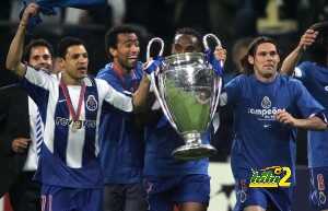 (L-R) FC Porto's Derlei, Jose Bosingwa,