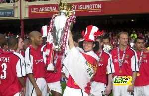 Arsenal's striker Fredrik Lljunberg celebrates at