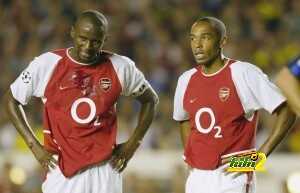 Patrick Vieira and Thierry Henry look dejected