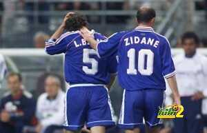 French midfielder Zinedine Zidane (R) co