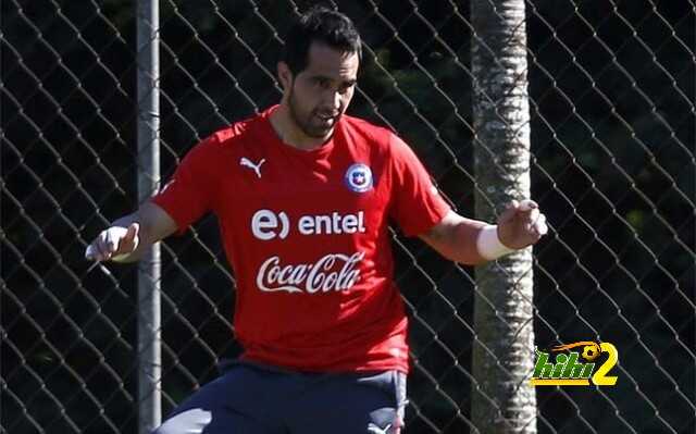 claudio-bravo-entrenando-este-domingo-con-chile-complejo-deportivo-toca-raposa-belo-horizonte-brasil-1402254856319