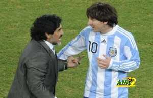 Argentina's striker Lionel Messi (R) is