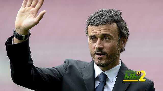 Barcelona's new coach Luis Enrique Martinez waves to supporters during his presentation at the Camp Nou stadium in Barcelona on May 21, 2014.  Barcelona on May 19 appointed their former captain and outgoing Celta Vigo manager Luis Enrique as their new coach to replace Gerardo Martino after a disappointing trophyless season, the club said.  AFP PHOTO / JOSEP LAGO