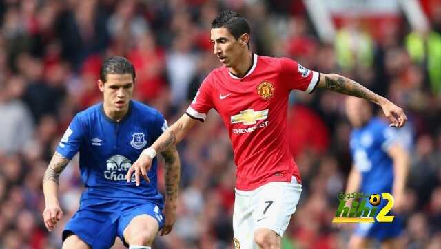 MANCHESTER, ENGLAND - OCTOBER 05:  Muhamed Besic of Everton competes with Angel Di Maria of Manchester United during the Barclays Premier League match between Manchester United and Everton at Old Trafford on October 5, 2014 in Manchester, England.  (Photo by Clive Brunskill/Getty Images)