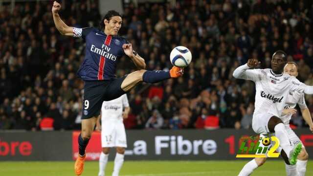 Paris Saint-Germain's Uruguayan forward Edinson Cavani kicks the ball during the French L1 football match between Paris Saint-Germain (PSG) and EA Guingamp on September 22, 2015 at the Parc des Princes stadium in Paris. AFP PHOTO / THOMAS SAMSON (Photo credit should read THOMAS SAMSON/AFP/Getty Images)