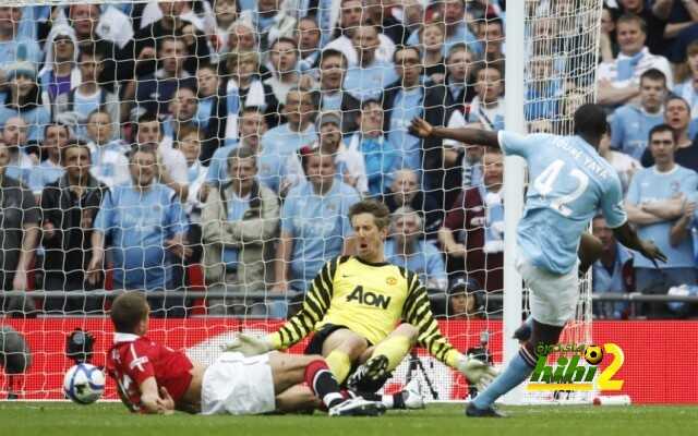 Football - Manchester City v Manchester United FA Cup Semi Final - Wembley Stadium - 16/4/11  Yaya Toure (R) scores the first goal for Manchester City  Mandatory Credit: Action Images / John Sibley  Livepic