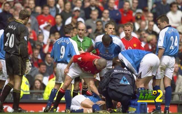 Football - FA Carling Premier League , Manchester United v Manchester City , 21/4/01 Man United's Roy Keane having just been sent off for a " Horiffic " challenge on Man City's Alfie Inge Haaland , Has a strong word with Alfie Haaland before leaving the pitch  Mandatory Credit:Action Images / Tony O'Brien