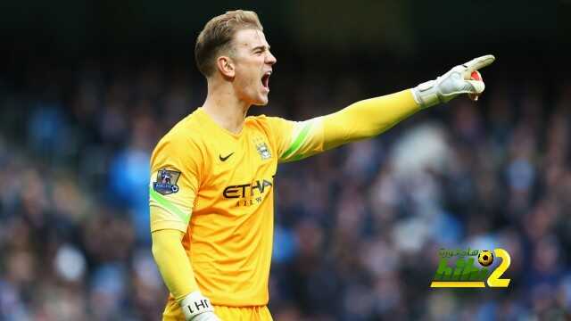 MANCHESTER, ENGLAND - DECEMBER 20: Joe Hart of Manchester City gives instructions during the Barclays Premier League match between Manchester City and Crystal Palace at Etihad Stadium on December 20, 2014 in Manchester, England. (Photo by Alex Livesey/Getty Images)