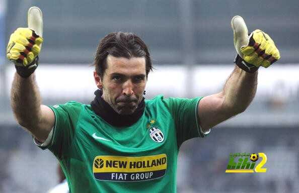 TURIN, ITALY - FEBRUARY 14: Gianluigi Buffon of Juventus FC celebrates victory after the Serie A match between Juventus FC and Genoa CFC at Stadio Olimpico on February 14, 2010 in Turin, Italy. (Photo by Valerio Pennicino/Getty Images)