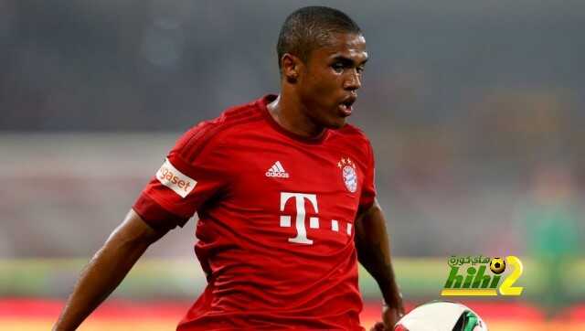 SHANGHAI, CHINA - JULY 21: Douglas Costa of Muenchen runs with the ball during the international friendly match between FC Bayern Muenchen and Inter Milan of the Audi Football Summit 2015 at Shanghai Stadium on July 21, 2015 in Shanghai, China. (Photo by Alexander Hassenstein/Bongarts/Getty Images)