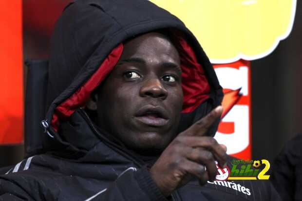 MILAN, ITALY - JANUARY 13:  Mario Balotelli of AC Milan looks on before the TIM Cup match between AC Milan and Carpi FC at Stadio Giuseppe Meazza on January 13, 2016 in Milan, Italy.  (Photo by Marco Luzzani/Getty Images)