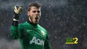 LONDON, ENGLAND - JANUARY 20: David De Gea of Manchester United celebrates as Robin van Persie of Manchester United scores the opening goal during the Barclays Premier League match between Tottenham Hotspur and Manchester United at White Hart Lane on January 20, 2013 in London, England. (Photo by Clive Mason/Getty Images)