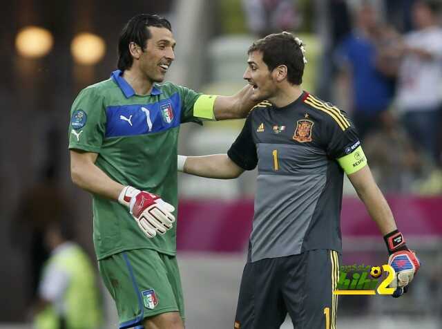 Italy's goalkeeper Buffon and Spain's goalkeeper Casillas talk after their Group C Euro 2012 soccer match at the PGE Arena in Gdansk