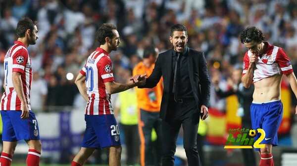 LISBON, PORTUGAL - MAY 24: Juanfran of Club Atletico de Madrid shakes hands with Diego Simeone, Coach of Club Atletico de Madrid at the end of the match in the UEFA Champions League Final between Real Madrid and Atletico de Madrid at Estadio da Luz on May 24, 2014 in Lisbon, Portugal.  (Photo by Alex Livesey/Getty Images)