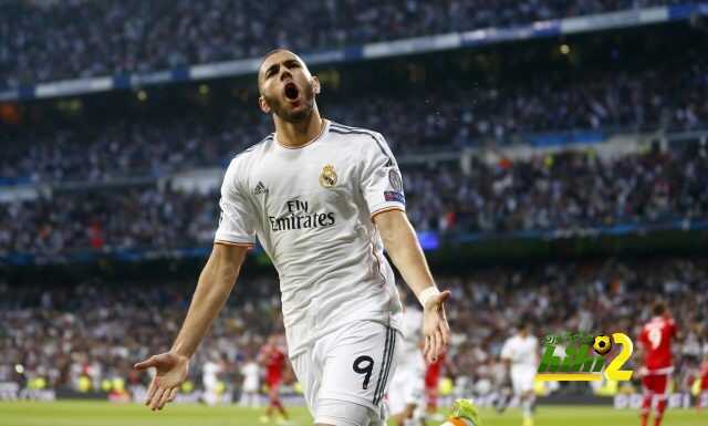 Real's Karim Benzema celebrates scoring the opening goal during a  Champions League semifinal first leg soccer match between Real Madrid and Bayern Munich at the Santiago Bernabeu stadium in Madrid, Spain, Wednesday, April 23, 2014. (AP Photo/Paul White)