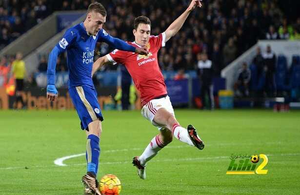 Leicester City's English striker Jamie Vardy (L) shoots and scores past Manchester United's Italian defender Matteo Darmian during the English Premier League football match between Leicester City and Manchester United at the King Power Stadium in Leicester, central England on November 28, 2015. AFP PHOTO / OLI SCARFF..RESTRICTED TO EDITORIAL USE. No use with unauthorized audio, video, data, fixture lists, club/league logos or 'live' services. Online in-match use limited to 75 images, no video emulation. No use in betting, games or single club/league/player publications. / AFP / OLI SCARFF (Photo credit should read OLI SCARFF/AFP/Getty Images)