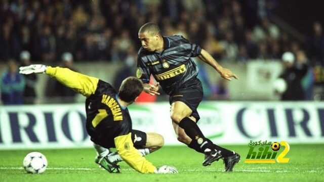 6 May 1998: Ronaldo of Inter Milan scores their third goal during the UEFA Cup final against Lazio at Parc des Princes in Paris. Inter Milan won the match 3-0. Mandatory Credit: Shaun Botterill/Allsport