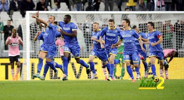 Frosinone's Leonardo Blanchard (6) celebrates with his teammates after scoring against Juventus during their Italian Serie A soccer match at Juventus Stadium in Turin September 23, 2015. REUTERS/Giorgio Perottino