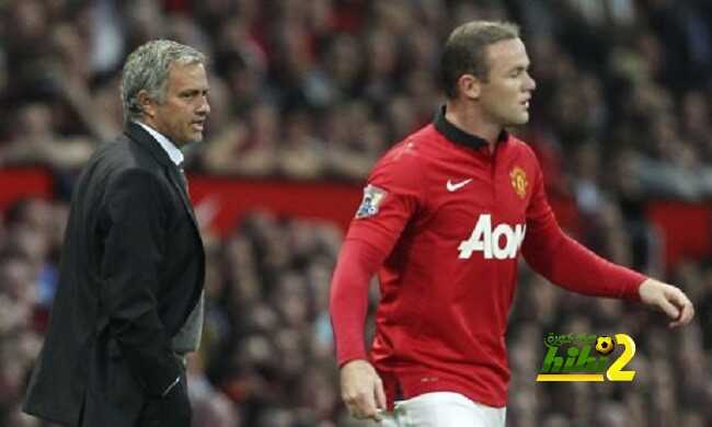 José Mourinho watches Wayne Rooney