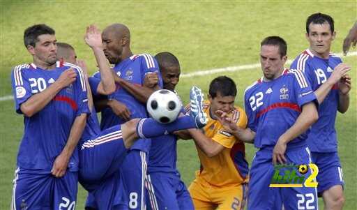 The French wall stops a free kick by Romania's Adrian Mutu, unseen, during the group C match between Romania and France in Zurich, Switzerland, Monday, June 9, 2008, at the Euro 2008 European Soccer Championships in Austria and Switzerland. Players are, from left, France's Jeremy Toulalan, Karim Benzema, Nicolas Anelka, Eric Abidal, Romania's Cosmin Contra, France's Franck Ribery and Willy Sagnol. (AP Photo/Peter Klaunzer)