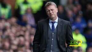 LIVERPOOL, ENGLAND - APRIL 27: Everton manager David Moyes shows his frustrations during the Barclays Premier League match between Everton and Fulham at Goodison Park on April 27, 2013 in Liverpool, England. (Photo by Clive Brunskill/Getty Images)