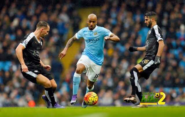 Football - Manchester City v Leicester City - Barclays Premier League - Etihad Stadium - 6/2/16 Leicester City's Daniel Drinkwater and Riyad Mahrez in action with Manchester City's Fabian Delph Action Images via Reuters / Jason Cairnduff Livepic EDITORIAL USE ONLY. No use with unauthorized audio, video, data, fixture lists, club/league logos or "live" services. Online in-match use limited to 45 images, no video emulation. No use in betting, games or single club/league/player publications. Please contact your account representative for further details.