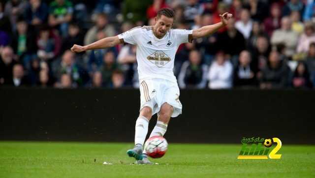 SWANSEA, WALES - AUGUST 01:  Swansea player Gylfi Sigurdsson in action during the Pre season friendly match between Swansea City and Deportivo La Coruna at Liberty Stadium on August 1, 2015 in Swansea, Wales.  (Photo by Stu Forster/Getty Images)