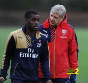 ST ALBANS, ENGLAND - NOVEMBER 28: Arsenal manager Arsene Wenger speaks to Joel Campbell during a training session at London Colney on November 28, 2015 in St Albans, England. (Photo by Stuart MacFarlane/Arsenal FC via Getty Images)