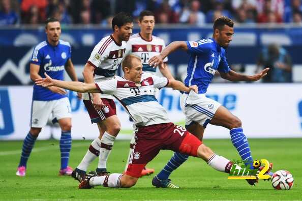 GELSENKIRCHEN, GERMANY - AUGUST 30: Holger Badstuber of FC Bayern Muenchen challenges Eric Maxim Choupo-Moting of FC Schalke 04 during the Bundesliga match between FC Schalke 04 and FC Bayern Muenchen at Veltins Arena on August 30, 2014 in Gelsenkirchen, Germany. (Photo by Dennis Grombkowski/Bongarts/Getty Images)