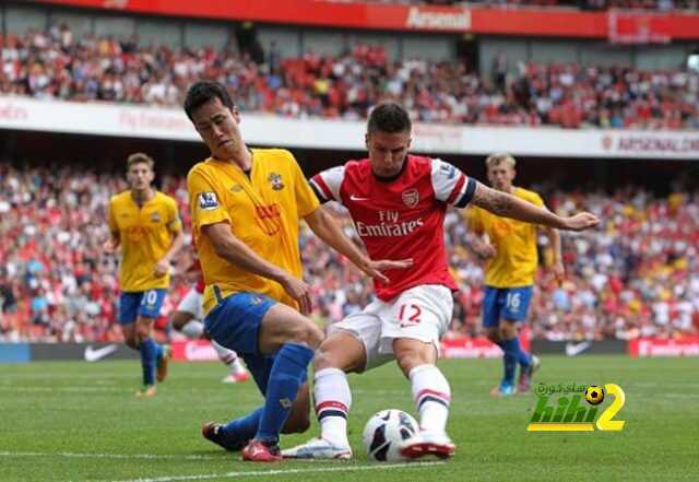 Arsenal's Olivier Giroud (right) battles for the ball with Southampton's Maya Yoshida