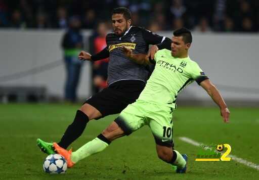 sergio-aguero-manchester-city-alvaro-dominguez-borussia-moenchengladbach