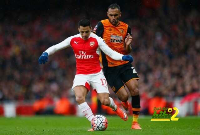 alexis-sanchez-of-arsenal-and-ahmed-elmohamady-of-hull-city-compete-for-the-ball-during-the-emirates-fa-cup-fifth-round-match-between-arsenal-and-hull-city-at-the-emirates-stadium-on-february-20-2016