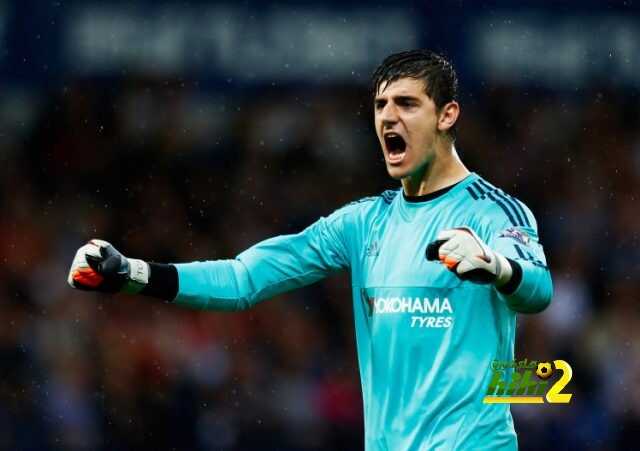 WEST BROMWICH, ENGLAND - AUGUST 23: Thibaut Courtois of Chelsea celebrates the opening goal scored by Pedro of Chelsea during the Barclays Premier League match between West Bromwich Albion and Chelsea at The Hawthorns on August 23, 2015 in West Bromwich, England. (Photo by Julian Finney/Getty Images)