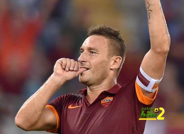 AS Roma's Francesco Totti celebrates after scoring the 3-0 goal during the Italian Serie A soccer match between AS Roma and Chievo Verona at the Olimpico stadium in Rome, Italy, 18 October 2014.  ANSA/ETTORE FERRARI