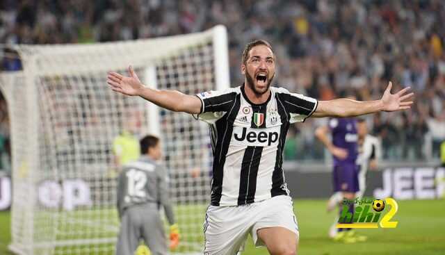 epa05503141 Juventus' Gonzalo Higuain jubilates after scoring the goal during the Italian Serie A soccer match Juventus FC vs ACF Fiorentina at Juventus Stadium in Turin, Italy, 20 August 2016. EPA/ALESSANDRO DI MARCO