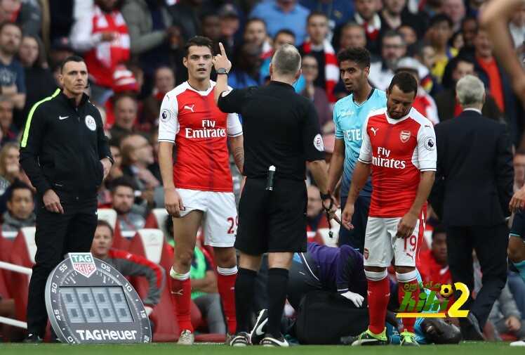 LONDON, ENGLAND - OCTOBER 15: Referee Jonathan Moss calls fora foul by Granit Xhaka of Arsenal during the Premier League match between Arsenal and Swansea City at Emirates Stadium on October 15, 2016 in London, England. (Photo by Julian Finney/Getty Images)