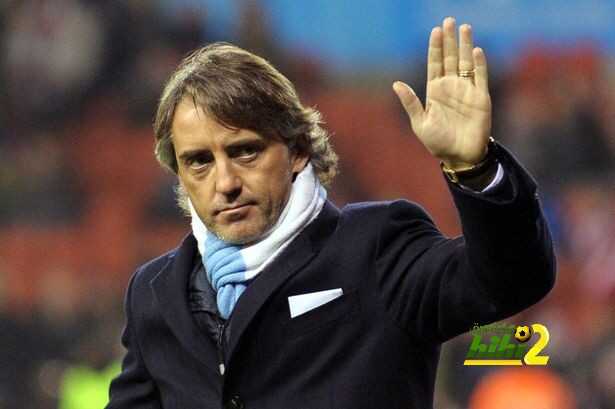 live-roberto-mancini-waves-to-fans
