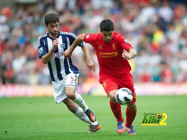 WEST BROMWICH, ENGLAND - Saturday, August 18, 2012: Liverpool's Luis Alberto Suarez Diaz in action against West Bromwich Albion's Claudio Yacob during the opening Premiership match of the season at the Hawthorns. (Pic by David Rawcliffe/Propaganda)