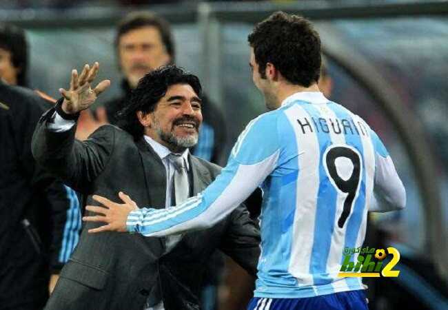 diego-maradona-gonzalo-higuain-1461673839-800