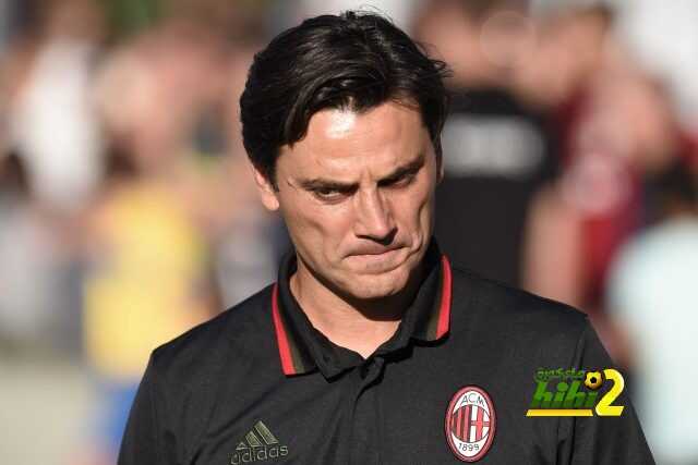 AC Milan's Italian head coach Vincenzo Montella reacts prior to the friendly football between Bordeaux and AC Milan on July 16, 2016 at the Armandie stadium in Agen, southwestern France.  / AFP PHOTO / NICOLAS TUCAT