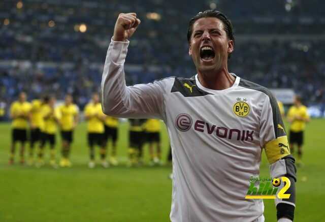 Borussia Dortmund's goalkeeper Roman Weidenfeller celebrates his team's 3-1 victory over Schalke 04 following their German first division Bundesliga soccer match at the Schalke Arena in Gelsenkirchen October 26, 2013.  REUTERS/Wolfgang Rattay   (GERMANY - Tags: SPORT SOCCER) DFL RULES TO LIMIT THE ONLINE USAGE DURING MATCH TIME TO 15 PICTURES PER GAME. IMAGE SEQUENCES TO SIMULATE VIDEO IS NOT ALLOWED AT ANY TIME. FOR FURTHER QUERIES PLEASE CONTACT DFL DIRECTLY AT + 49 69 650050