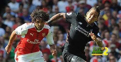 LONDON, ENGLAND - AUGUST 14: Mohamed Elneny of Arsenal takes on Roberto Firmino of Liverpool during the Premier League match between Arsenal and Liverpool at Emirates Stadium on August 14, 2016 in London, England. (Photo by David Price/Arsenal FC via Getty Images)