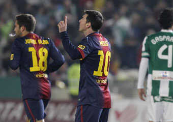 فيديو : برشلونة يهزم قرطبة بهدفي ميسي
