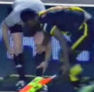 فيديو : تدخل عنيف على الحكم المساعد فى الدورى الاسبانى