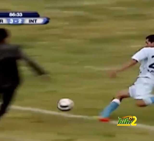 فيديو : طرد مدرب بسبب عرقلته لاعب الفريق المنافس فى بيرو
