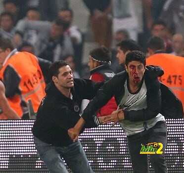 فيديو: أحداث الشغب التي حدثت في مباراة جلطة سراي وبيشكتاش في قمة الدوري التركي