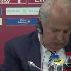 فيديو : حديث بلاتر يتسبب فى نوم عبد الإله الأكرم حينما كان جالسا بجانبه